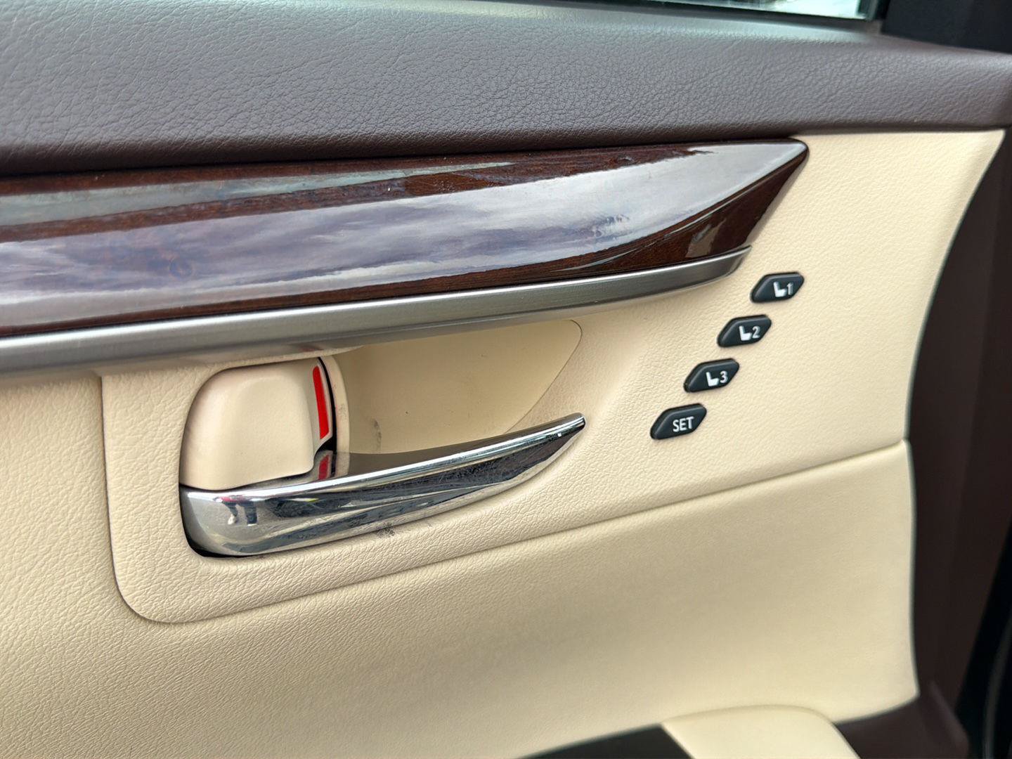 Used 2016 Lexus ES 350 w/ Luxury Package w/Wood Trim FWD image 12