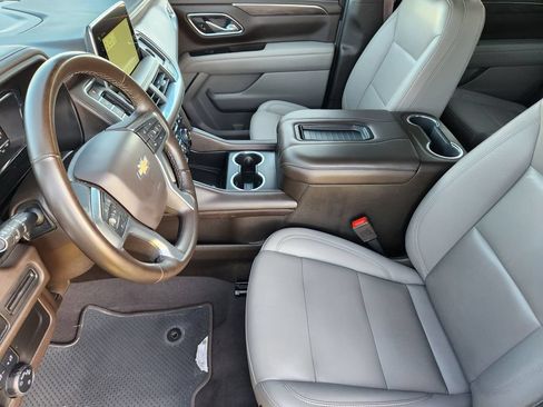 Used 2024 Chevrolet Suburban LT RWD image 13