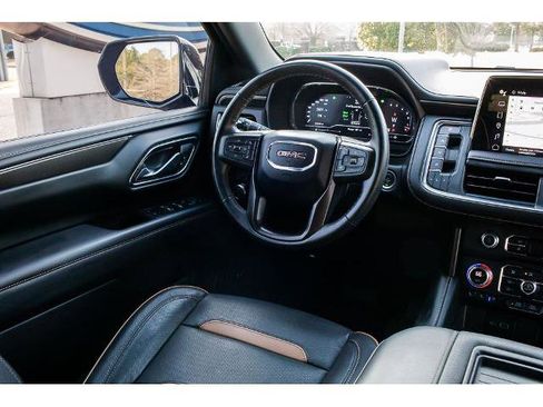 Used 2023 GMC Yukon AT4 w/ Technology Package image 13