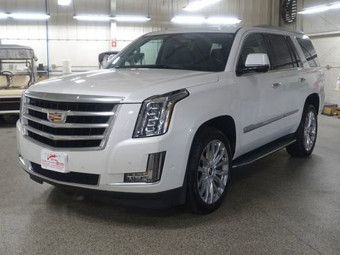 Used 2020 Cadillac Escalade Luxury image 3