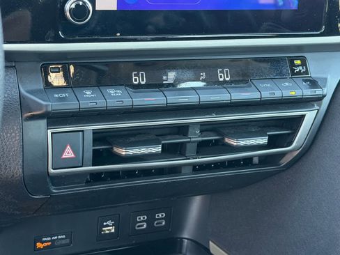 Used 2025 Toyota Camry LE image 9