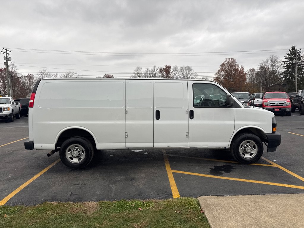Used 2018 Chevrolet Express 2500 Extended RWD image 5