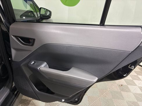 Used 2025 Subaru Crosstrek 2.0i Premium image 30