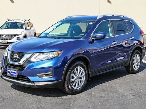 Used 2018 Nissan Rogue SV FWD image 3
