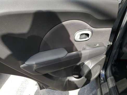 Used 2018 Kia Soul FWD image 15