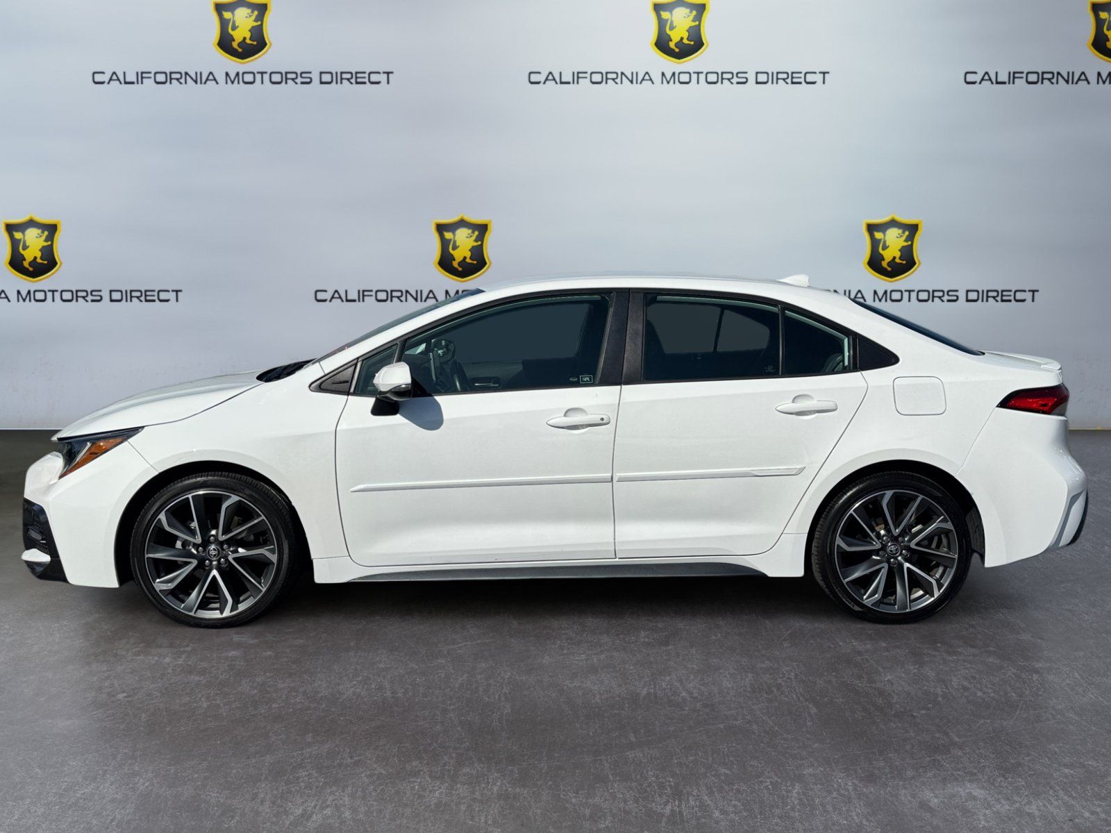Used 2021 Toyota Corolla SE w/ Carpet Mat Package (TMS) FWD image 2