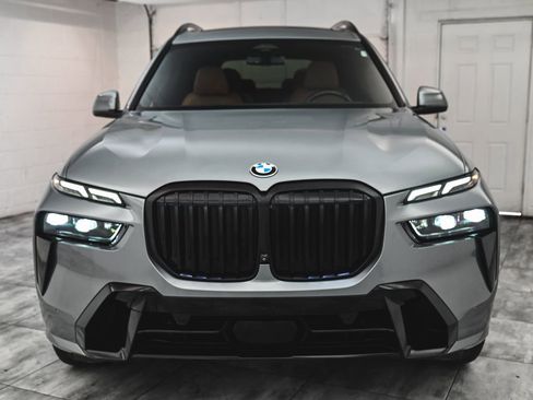 Used 2023 BMW X7 xDrive40i w/ M Sport Package AWD/4WD image 2