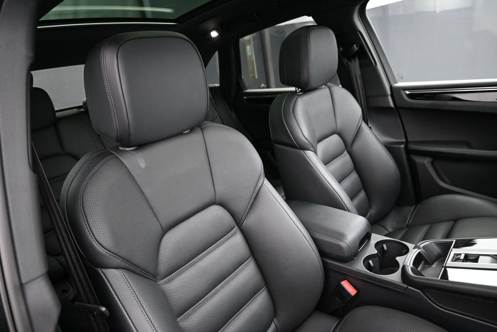 Certified 2026 Porsche Macan AWD/4WD image 31