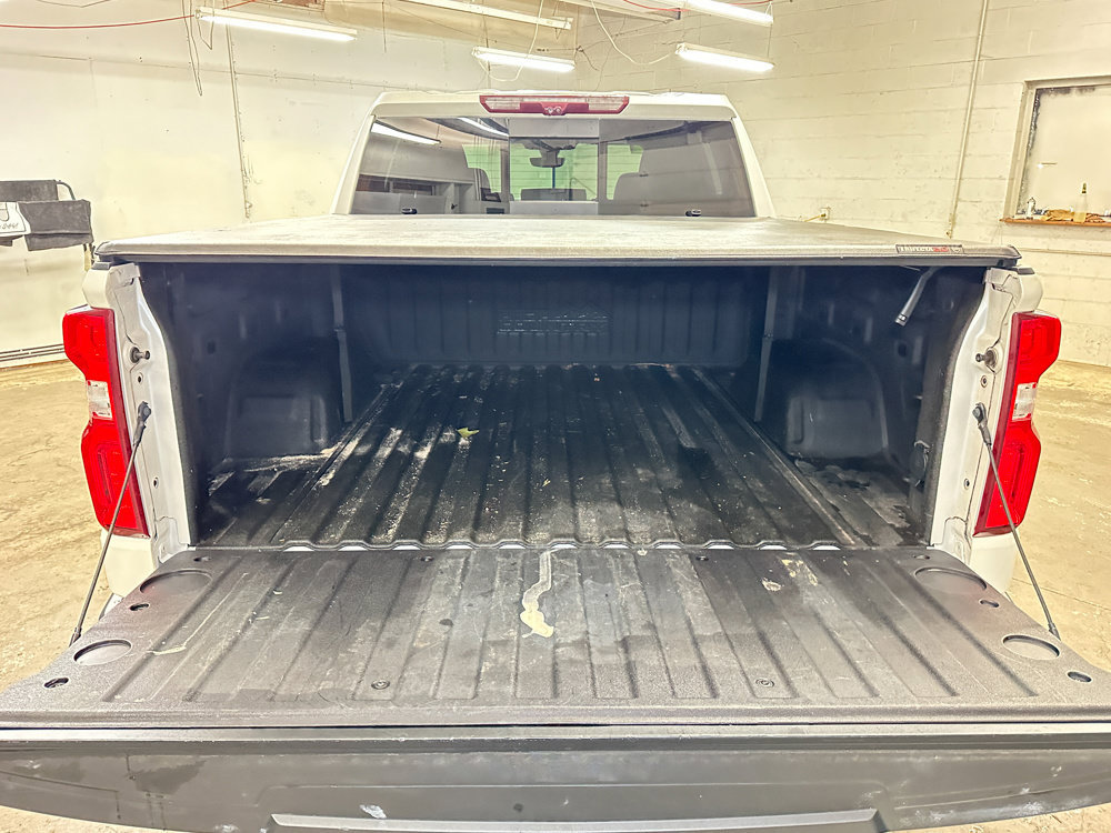 Used 2022 Chevrolet Silverado 1500 High Country w/ Technology Package AWD/4WD image 15