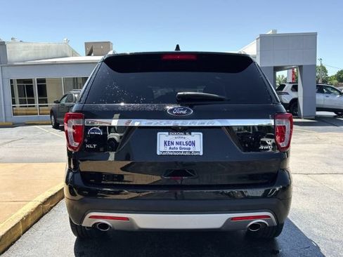 Used 2017 Ford Explorer XLT w/ Equipment Group 202A AWD/4WD image 8