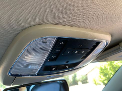 Used 2019 Chrysler 300 Limited AWD/4WD image 75