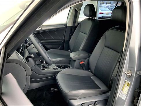 Used 2022 Volkswagen Tiguan SE image 25