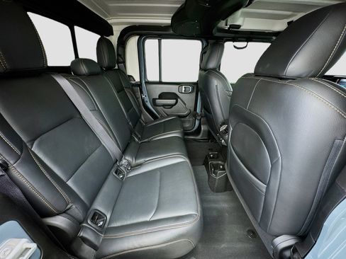 Used 2025 Jeep Gladiator Sport image 18