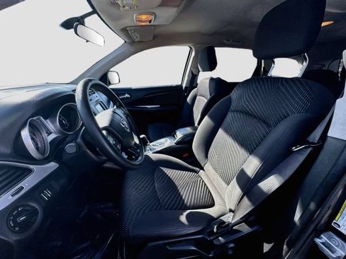 Used 2018 Dodge Journey SE FWD image 18