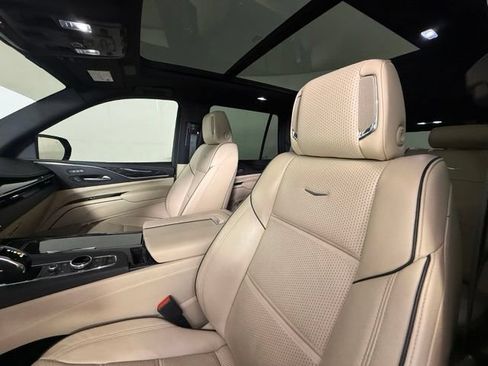 Used 2023 Cadillac Escalade Premium Luxury AWD/4WD image 6