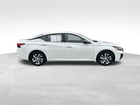 Used 2024 Nissan Altima 2.5 S image 8