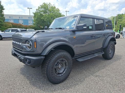 New 2025 Ford Bronco Badlands image 3