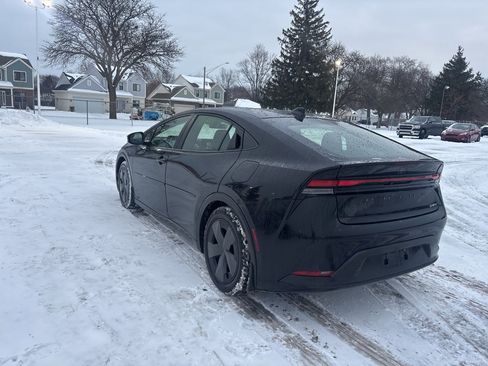 Used 2025 Toyota Prius LE image 9