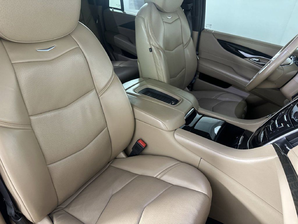 Used 2018 Cadillac Escalade Platinum AWD/4WD image 32