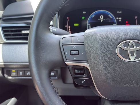 Used 2025 Toyota Camry LE w/ Convenience Package FWD image 17