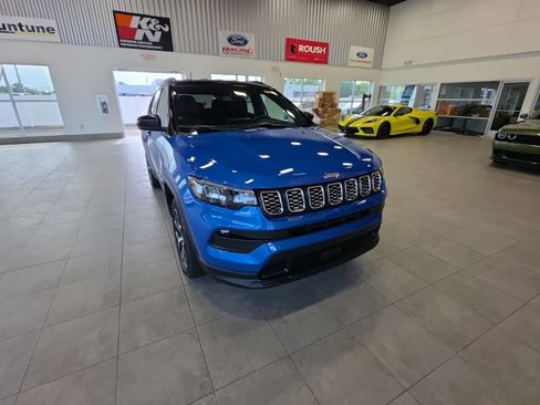 Used 2025 Jeep Compass Limited AWD/4WD image 4