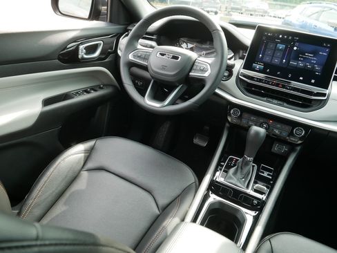 Used 2024 Jeep Compass Limited AWD/4WD image 9
