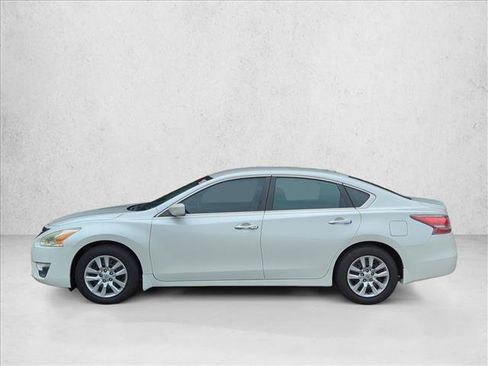 Used 2015 Nissan Altima 2.5 S w/ Power Driver Seat Package FWD image 4