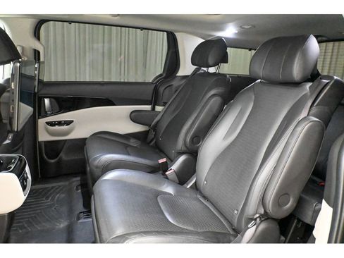Used 2022 Kia Carnival SX Prestige image 20