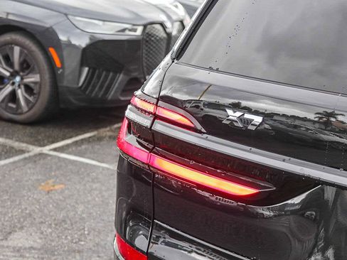 Used 2026 BMW X7 M60i image 7