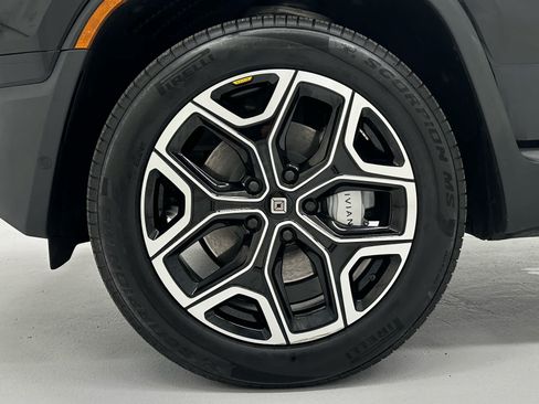 Used 2025 Rivian R1S Adventure AWD/4WD image 9