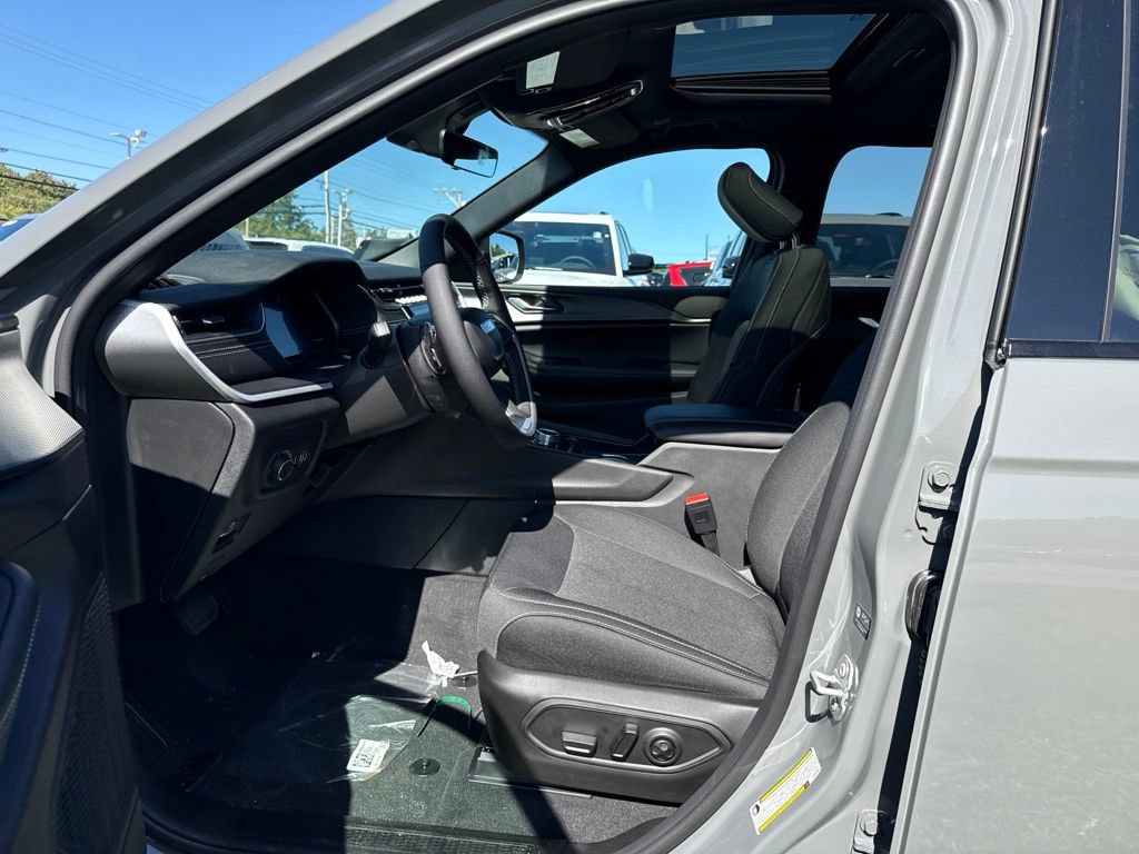 New 2027 Jeep Grand Cherokee Laredo X AWD/4WD image 17