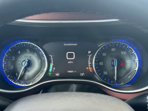 Used 2020 Chrysler Pacifica Touring-L image 17