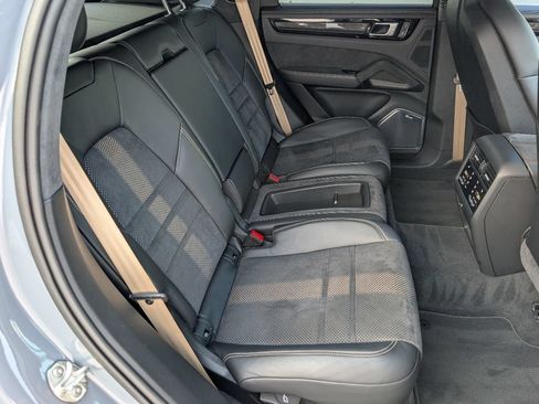Used 2022 Porsche Cayenne Turbo GT AWD/4WD image 7