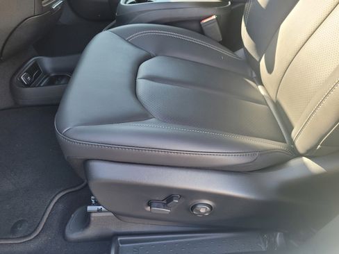 New 2026 Chrysler Pacifica Select image 15