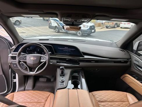 Certified 2024 Cadillac Escalade Premium Luxury AWD/4WD image 14