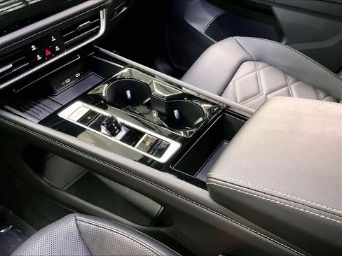 Used 2025 Volkswagen Atlas SE w/ Black Wheel Package image 19