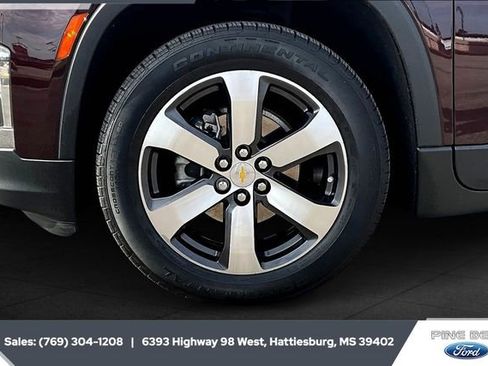 Used 2023 Chevrolet Traverse LT w/ LT Premium Package image 7
