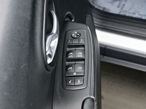 Used 2017 Jeep Cherokee Limited image 10