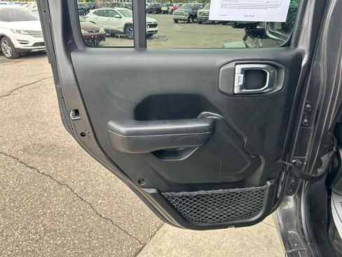 Used 2018 Jeep Wrangler Unlimited Sport S AWD/4WD image 13