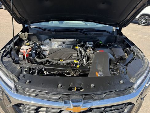 Used 2025 Chevrolet Trax LT FWD image 33