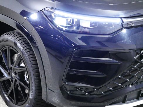 Used 2026 Volkswagen Tiguan SEL R-Line AWD/4WD image 16