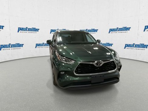 Used 2023 Toyota Highlander Limited image 3