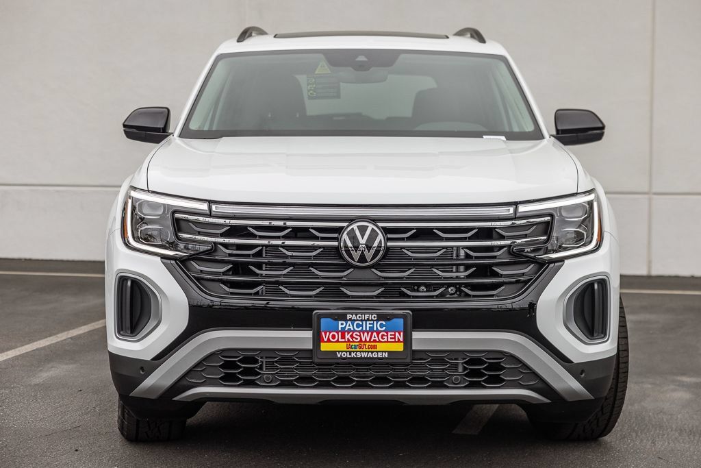 New 2026 Volkswagen Atlas Peak Edition AWD/4WD image 2