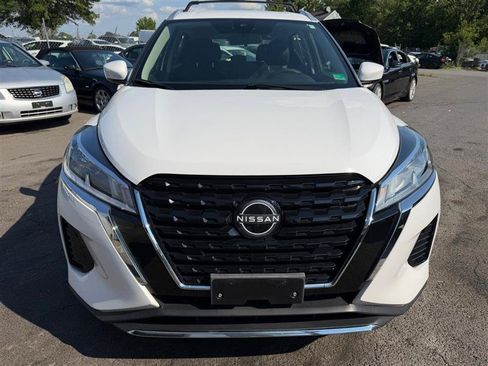 Used 2024 Nissan Kicks SV w/ Exterior Package FWD image 1