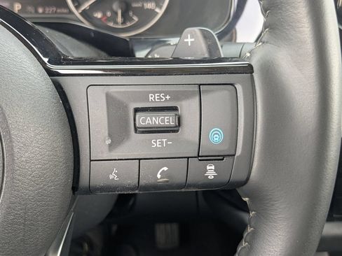Used 2025 Nissan Pathfinder SL FWD image 25