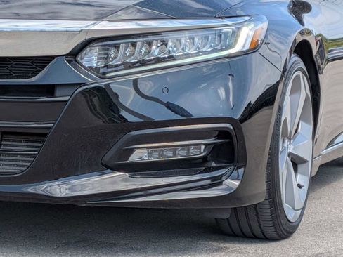 Used 2018 Honda Accord Touring image 8