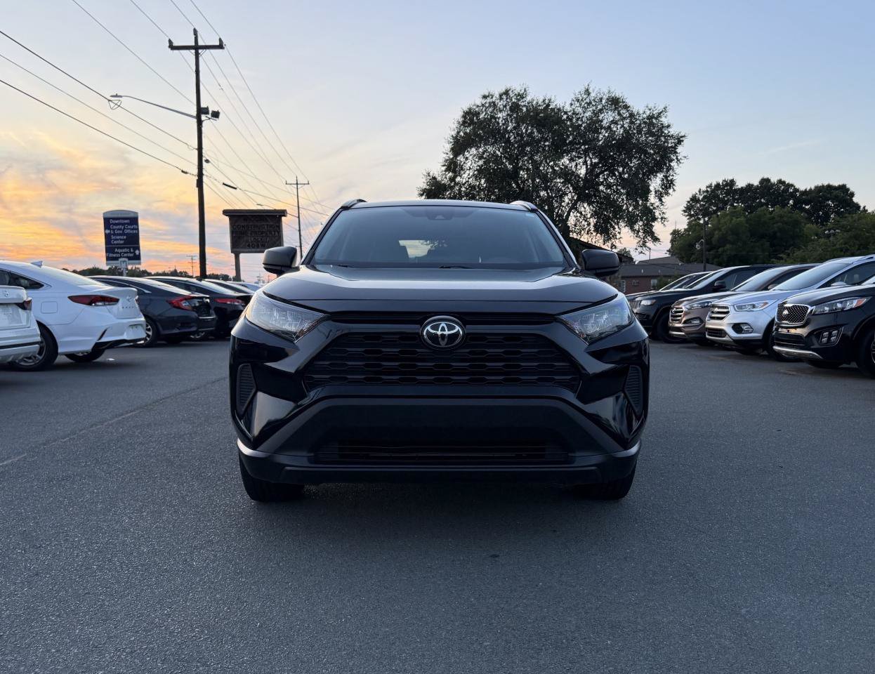Used 2021 Toyota RAV4 LE FWD image 2