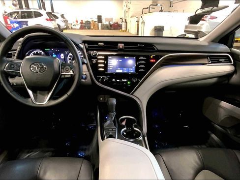 Used 2018 Toyota Camry XLE image 15