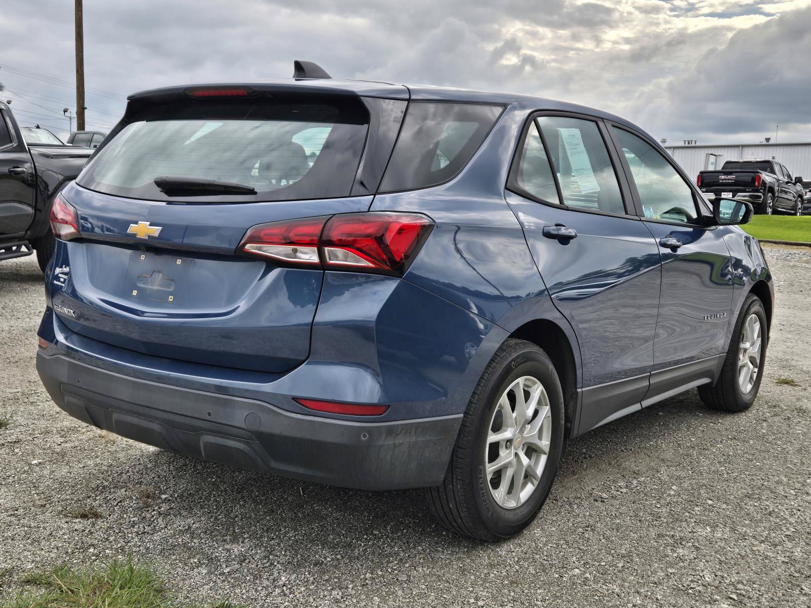 Used 2024 Chevrolet Equinox LS w/ Driver Confidence II Package FWD image 4