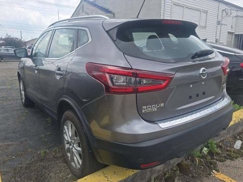 Used 2020 Nissan Rogue Sport SV AWD/4WD image 2